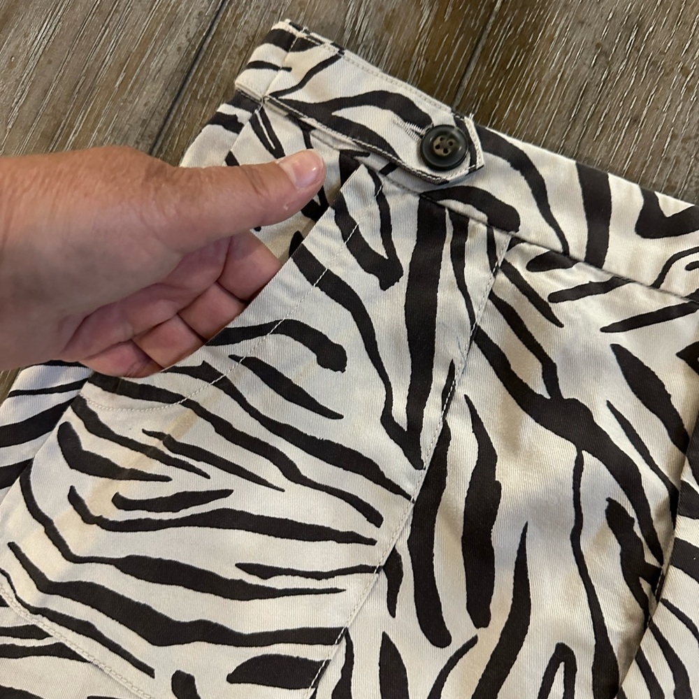 Cynthia Rowley Zebra Print Women's Shorts - Picture 6 of 14